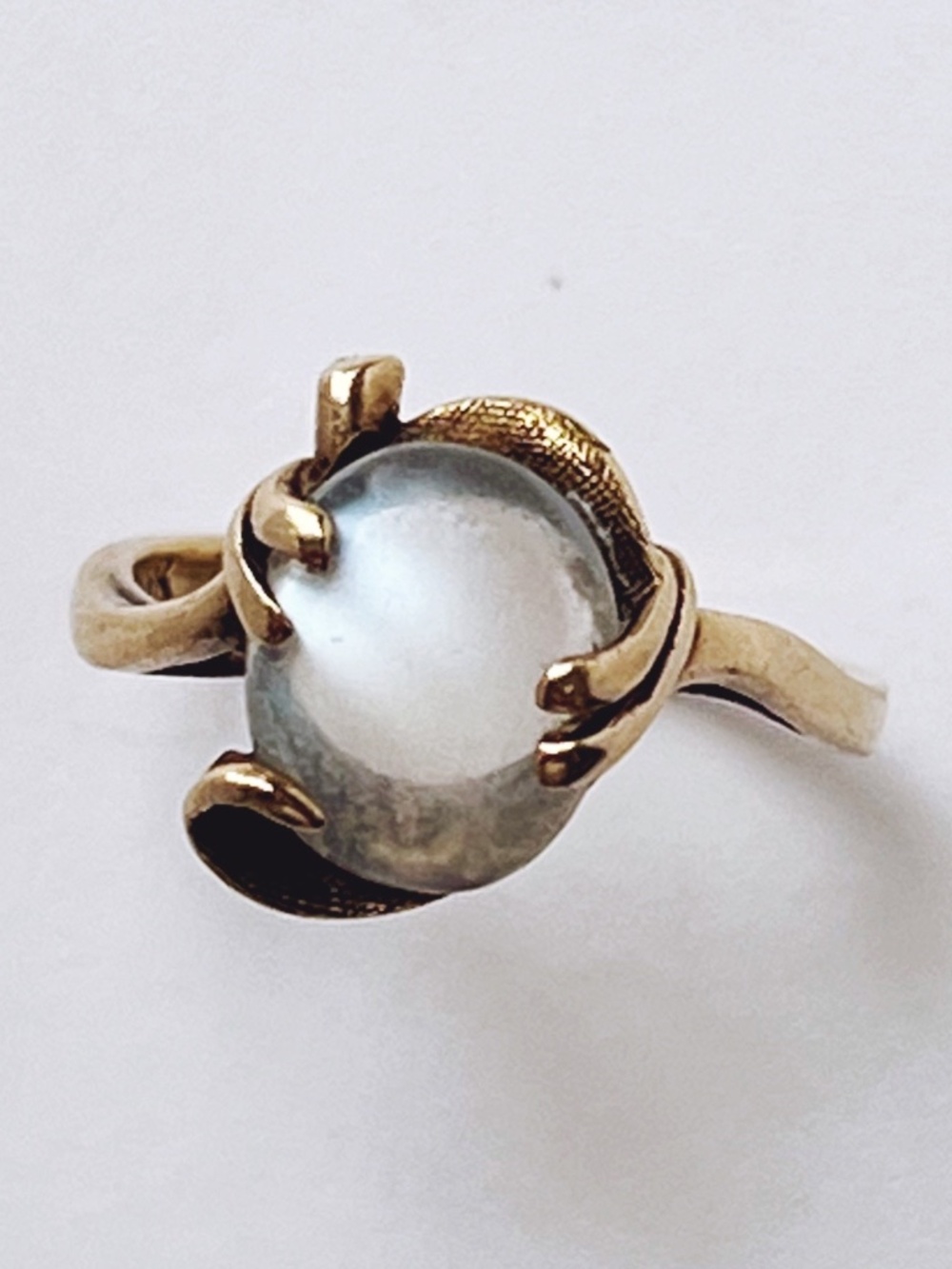 Flashes of Blue Moonstone 10K Gold Vintage 1970-1980s Captivating Ring